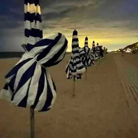 27 M2 Apartment, Sea View, Heart Of The City! Appartement