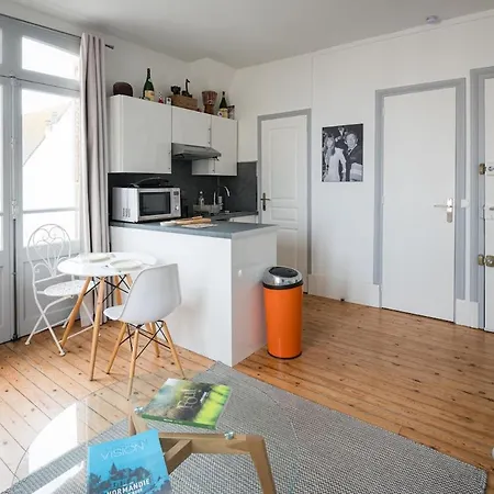 27 M2 Apartment, Sea View, Heart Of The City! Appartement *