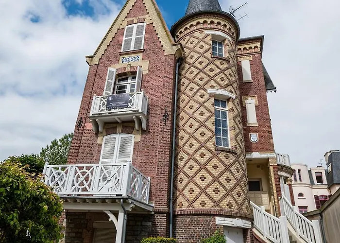 27 M2 Apartment, Sea View, Heart Of The City! Apartmán