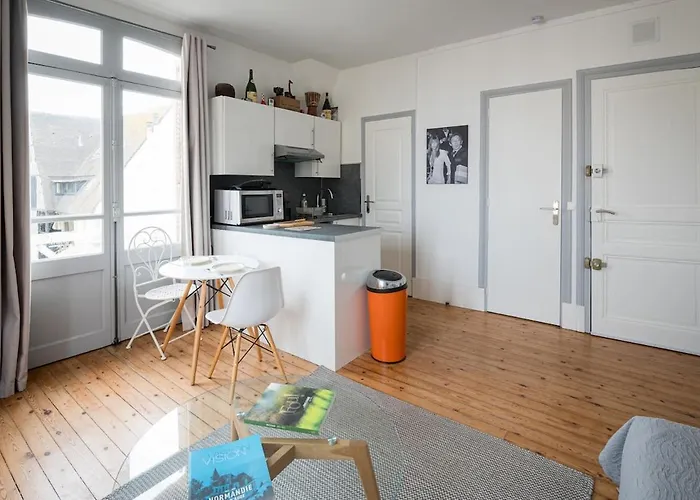 27 M2 Apartment, Sea View, Heart Of The City! Apartmán *