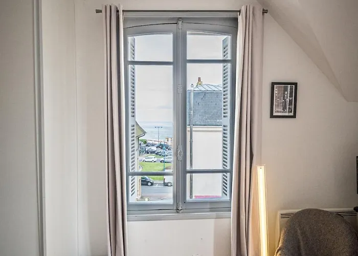 27 M2 Apartment, Sea View, Heart Of The City! Apartmán *